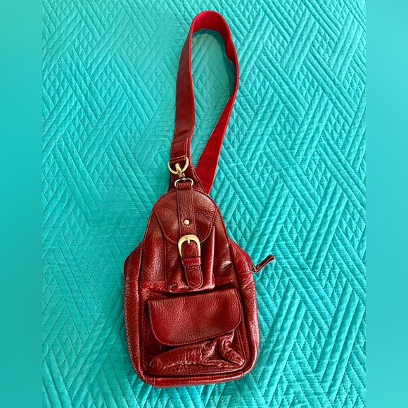 Amerileather Grylls Petite Sling Purse; Slight Wear on Metal Detaching Clasp - Picture 1 of 7